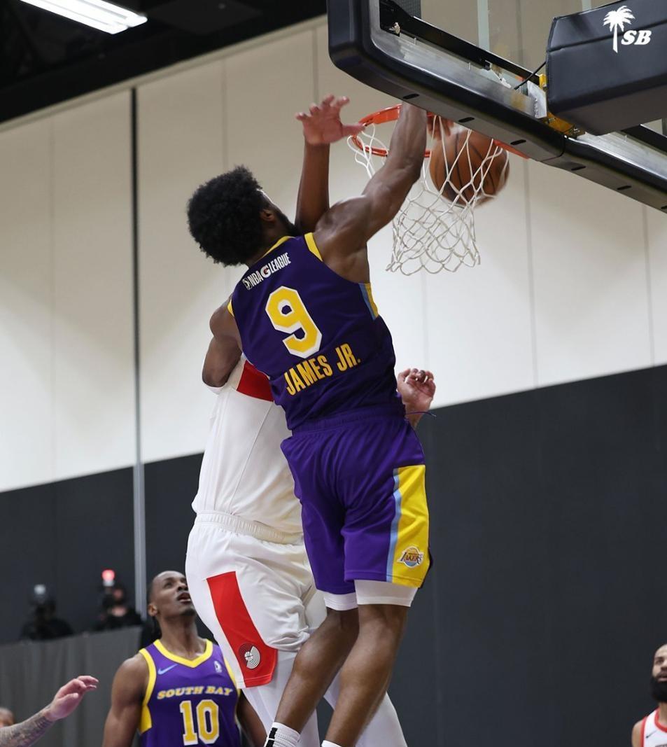 西蒙斯官方公布新规,唐斯引发争议,湖人球迷热议!