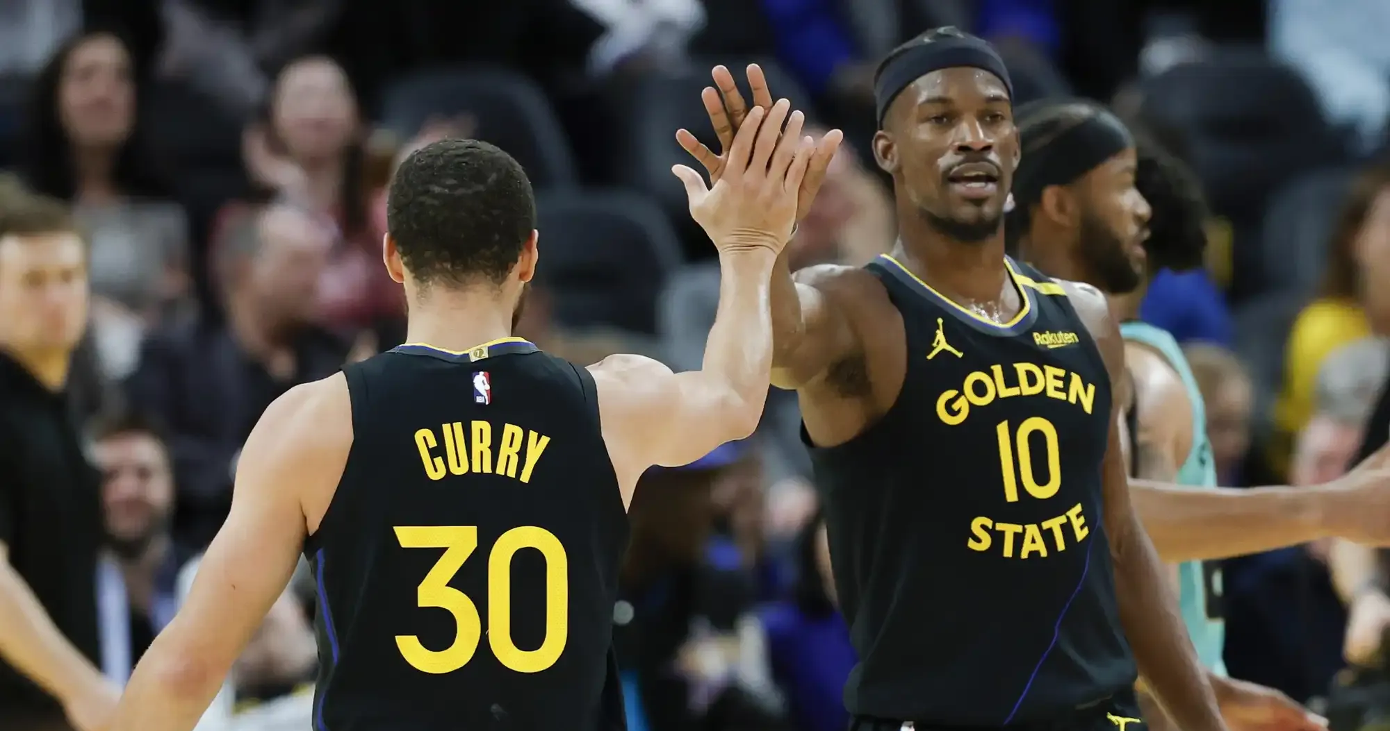 魔术惊艳全场,巴特勒助攻爆棚,官方宣布新规逆转取胜!